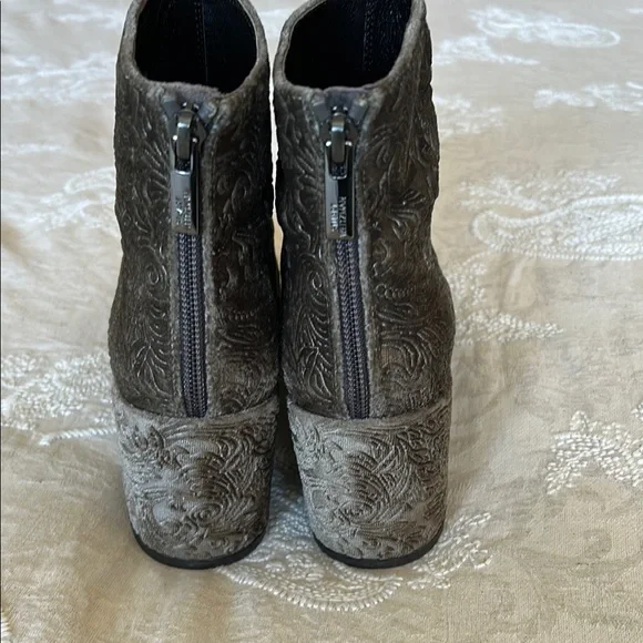 Stuart Weitzman Green Ankle Booties with Rounded Toe - Picture 9 of 14